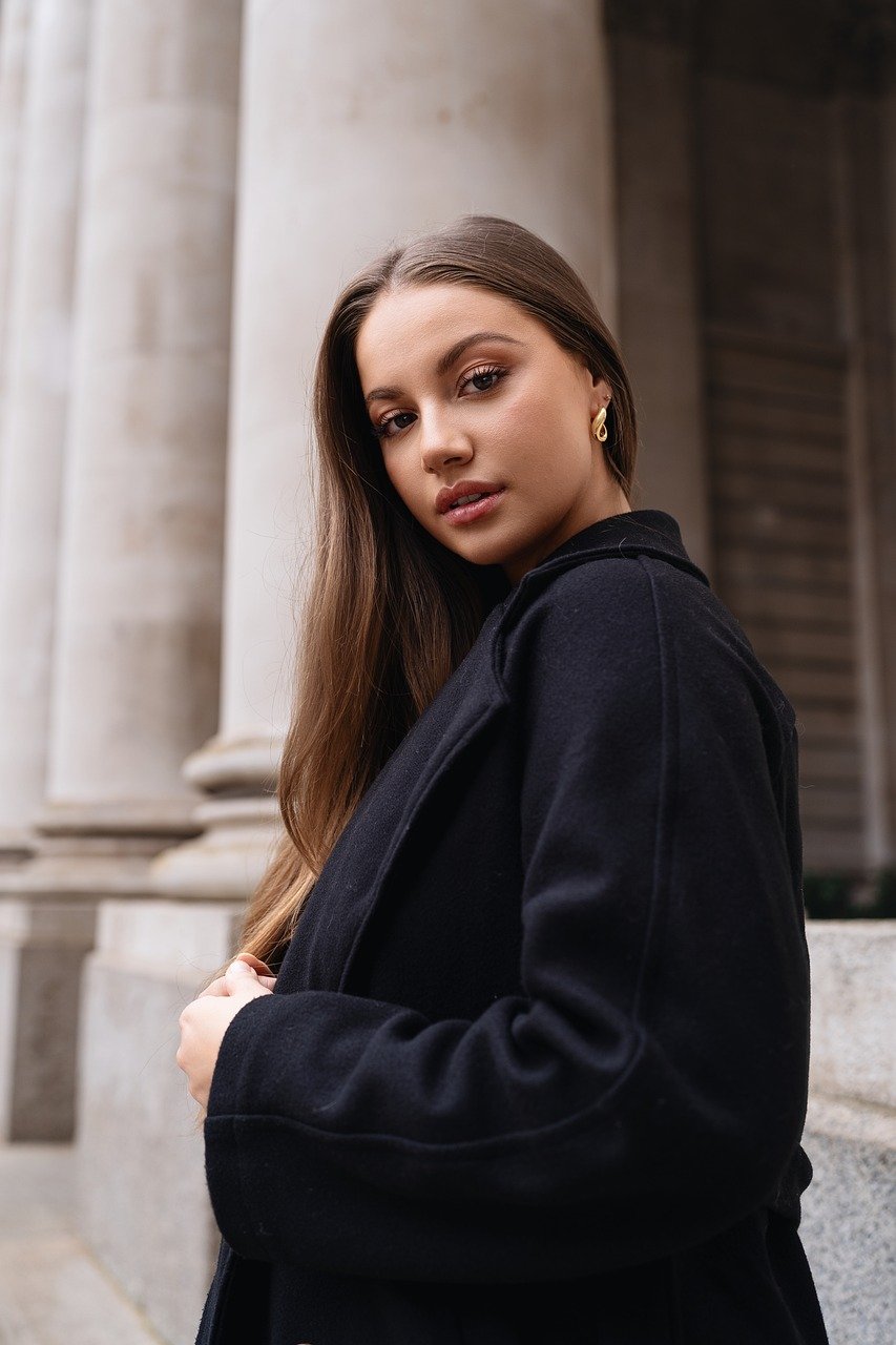 entdecken sie die neuesten fashion-stile, die ihren individuellen look unterstreichen. von lässigen outfits bis hin zu eleganten abendkleidern – finden sie inspiration für jeden anlass und erfahren sie, wie sie trends gekonnt kombinieren können.