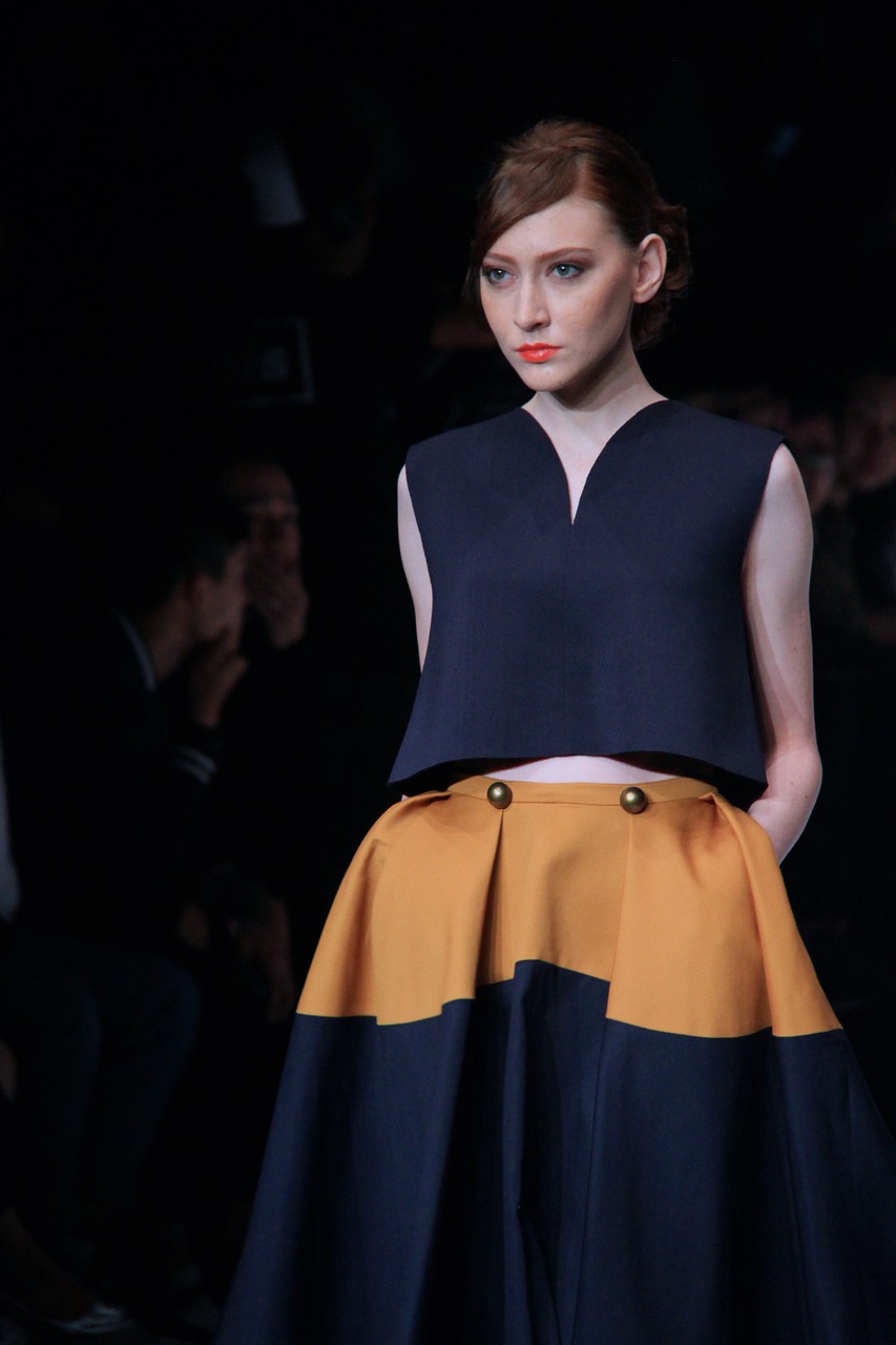 entdecken sie die neuesten fashion-trends und lassen sie sich von aktuellen styles, farben und mustern inspirieren. bleiben sie modisch und zeitgemäß mit unseren tipps und empfehlungen für ihren kleiderschrank.